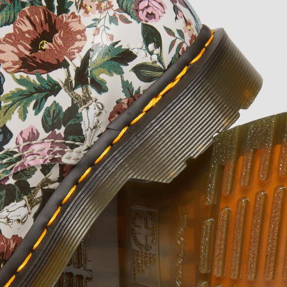 NWT Dr. Martens Leather Boots - Picture 5 of 9